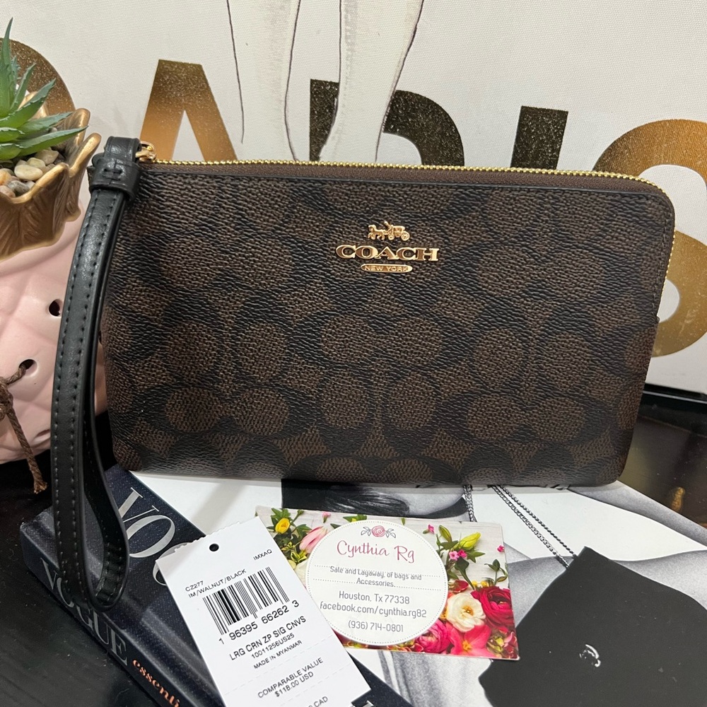 🤎Zip Wristlet COACH🤎